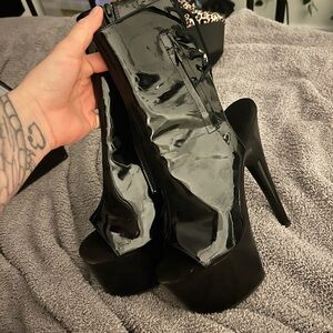 PLEASER stripper heels 👠
